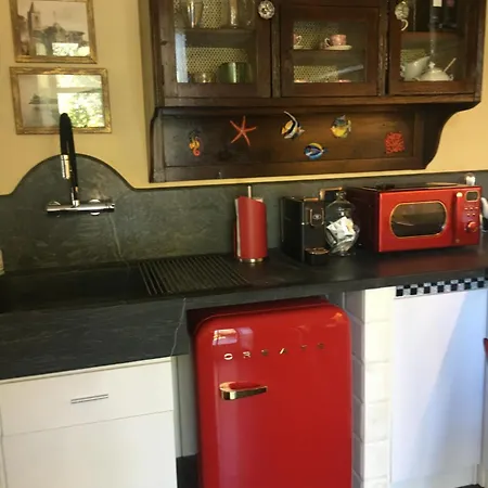 Casa Rossa * 韦内雷港